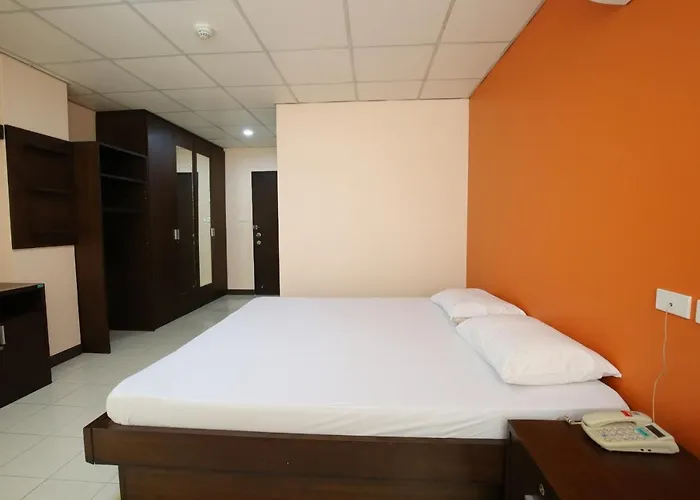 De Junction House Aparthotel 3*