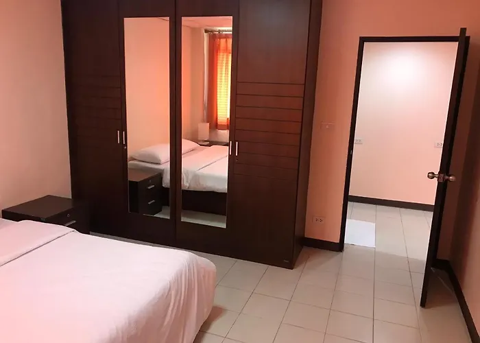 De Junction House Aparthotel Bangkok